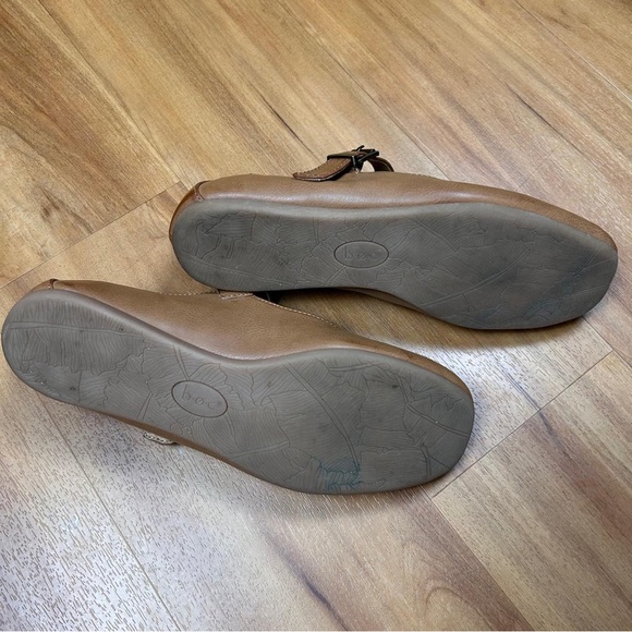 BOC Tan Leather Flats with Strap and Rounded Toe - Picture 4 of 9